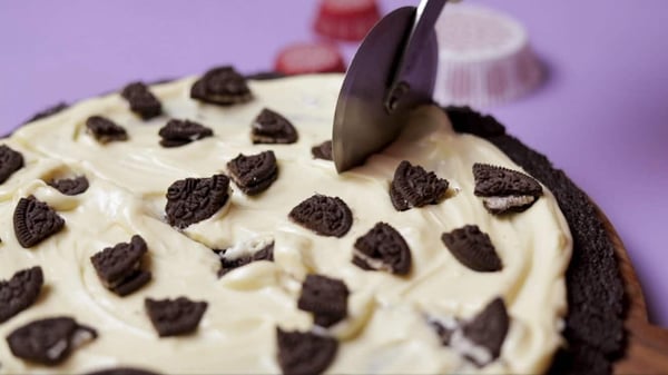 oreo-pizza-step-14